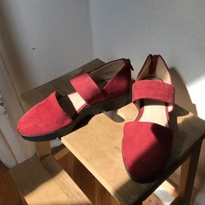 Eileen Fisher Marlow Sandals in plum, size 6M